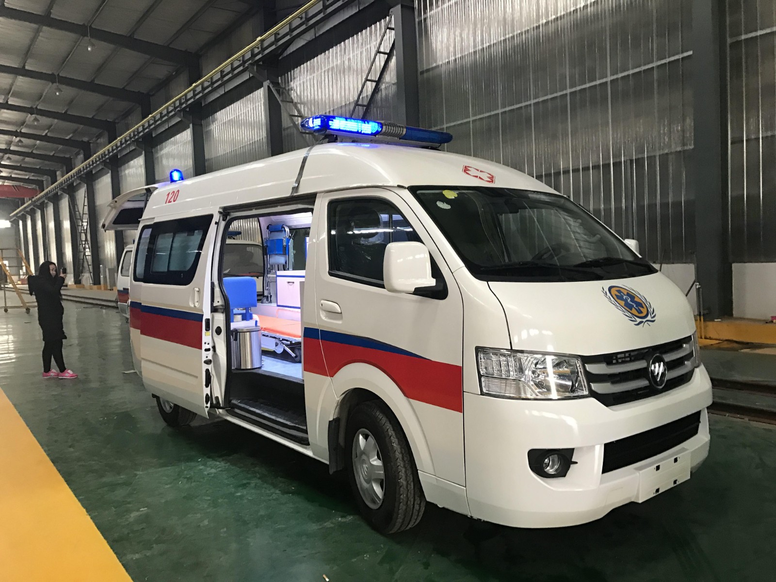 比如县救护车转院