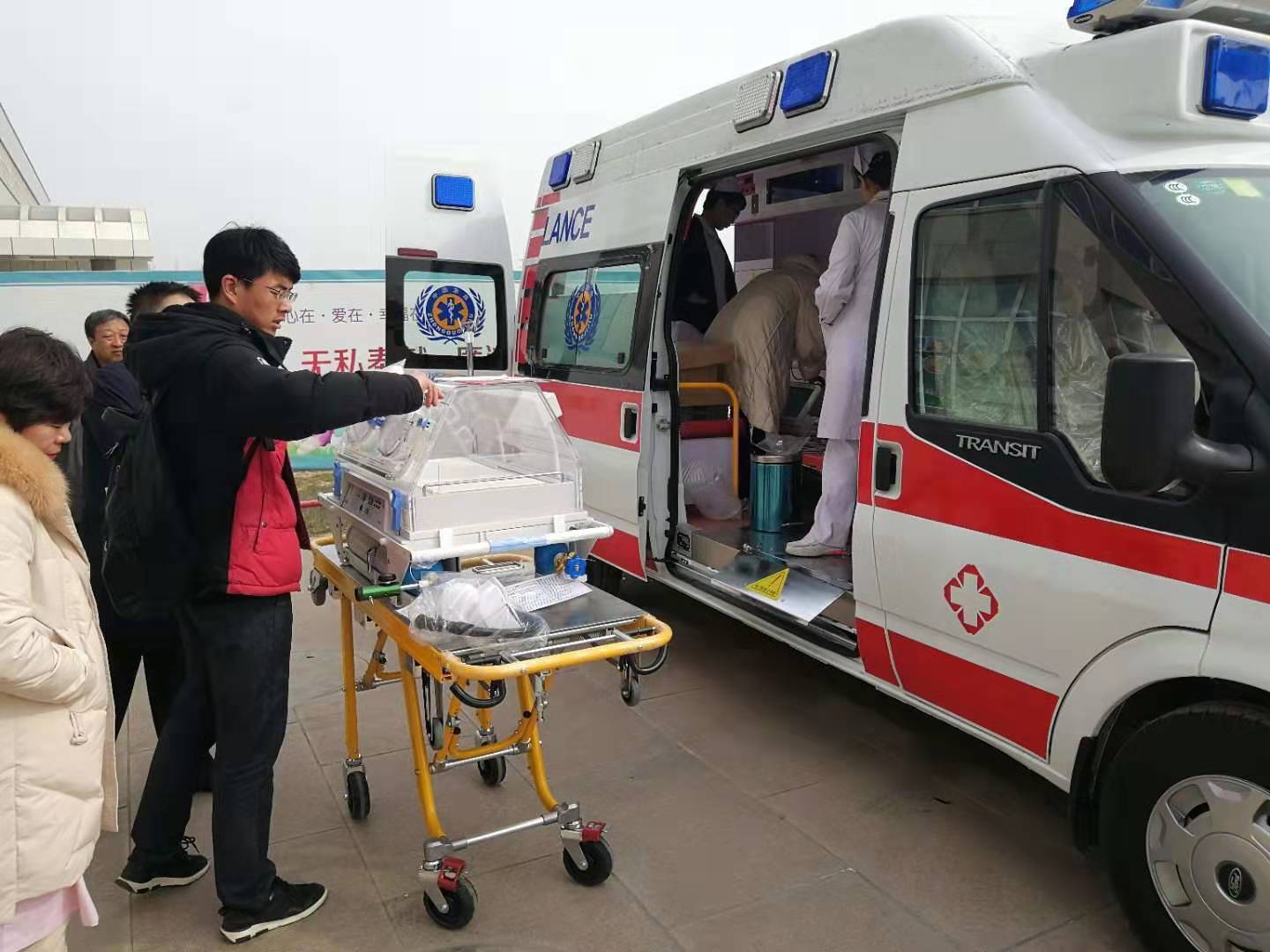 比如县救护车转院