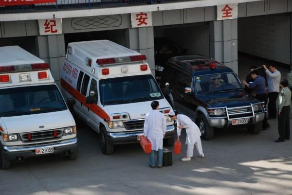 比如县救护车转院